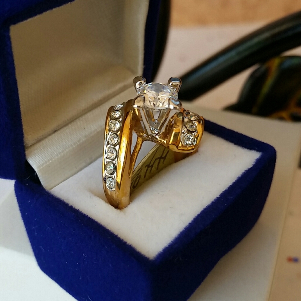 Cubic Zirconia 18k Gold - Picture 3 of 4